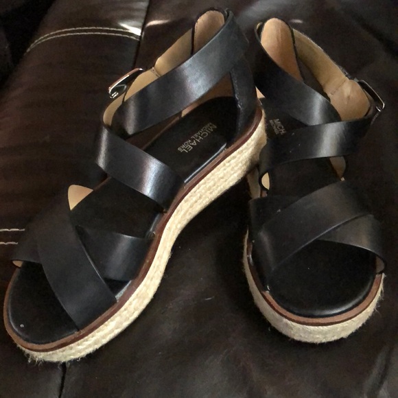 Micheal kids size 6 brand new wore ones